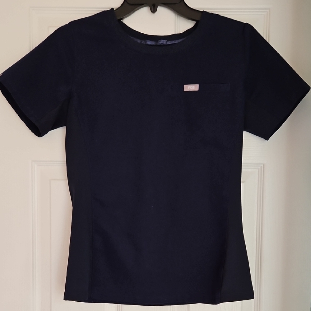 Figs Eliza Slim Crew Scrub Top
